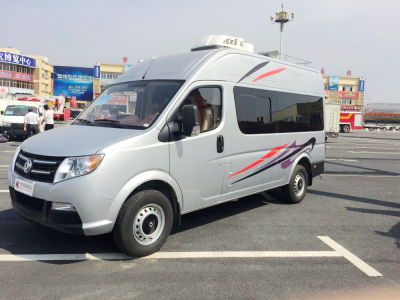 東風禦風短軸中頂B型房車