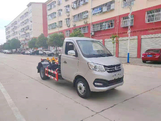 長安國六汽油鈎臂（車廂可卸）式垃圾車（後雙輪）