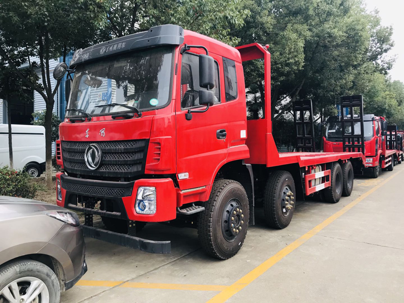 東風D17前四後八平闆拖車