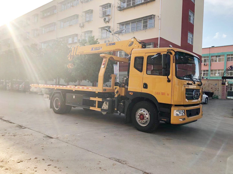 東風D9帶吊平闆清障車