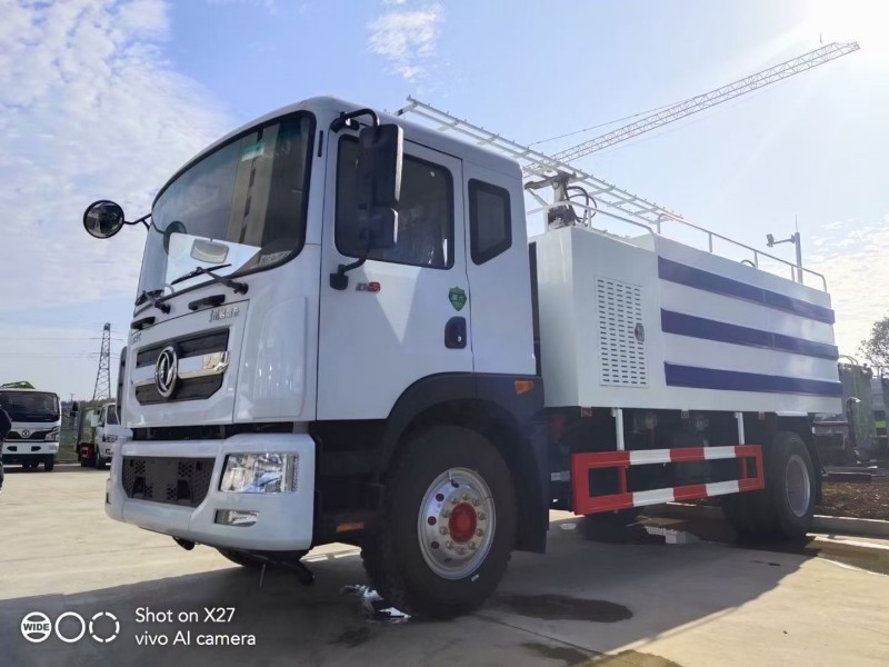 東風D9光伏闆清洗車